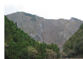 市瀬採石場跡地